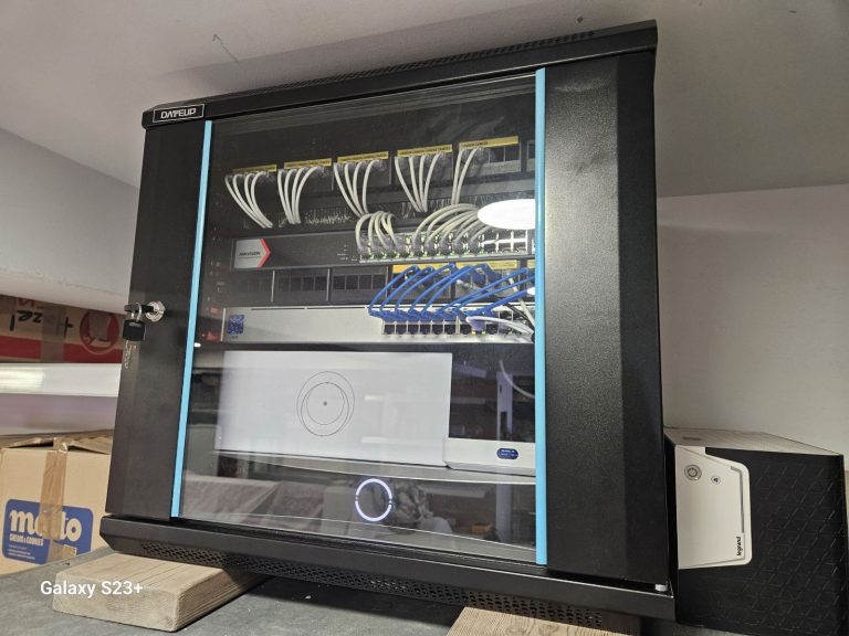 ΑΠΟΣΤΟΛΑΣ - Εγκατάτασταση δικτύου δεδομένων σε τουριστική επιχείρηση (Mini Market) στην Λίνδο (Κεντρική καμπίνα δικτύου)